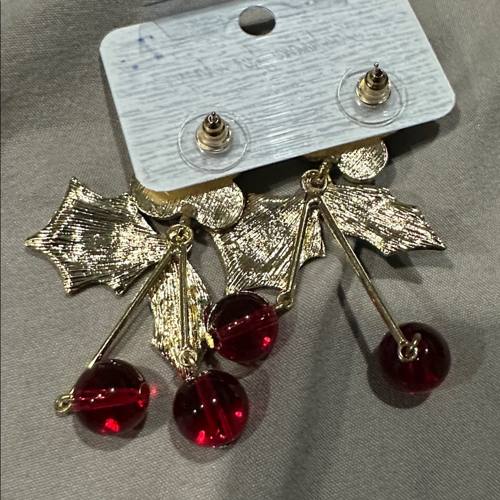 Elegant Red and Green Earrings - Picture 2 of 3